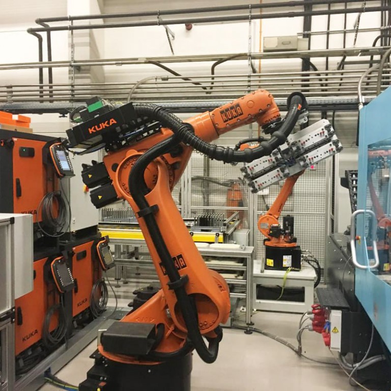 Zrobotyzowane stanowisko produkcji ślizgów pod łańcuch rozrządu